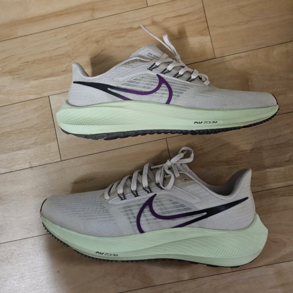 Nike Air zoom Pegasus 39 7.5 men's, size 9 women's purple, off white and green